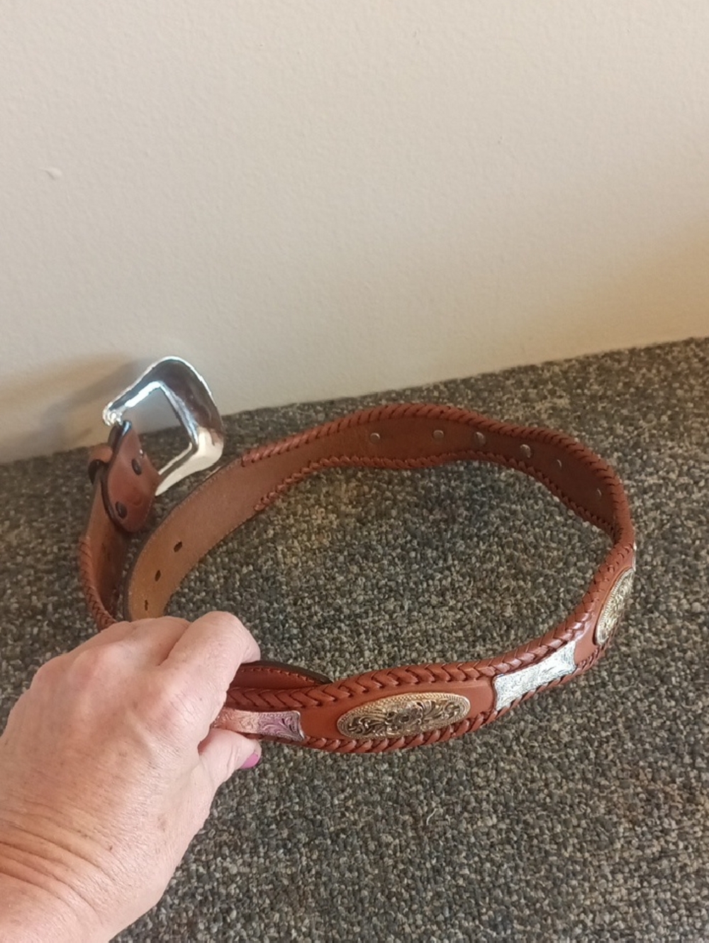 Brown Leather Women's Belt with Decorative Silver Buckle Size 34 - Picture 6 of 7